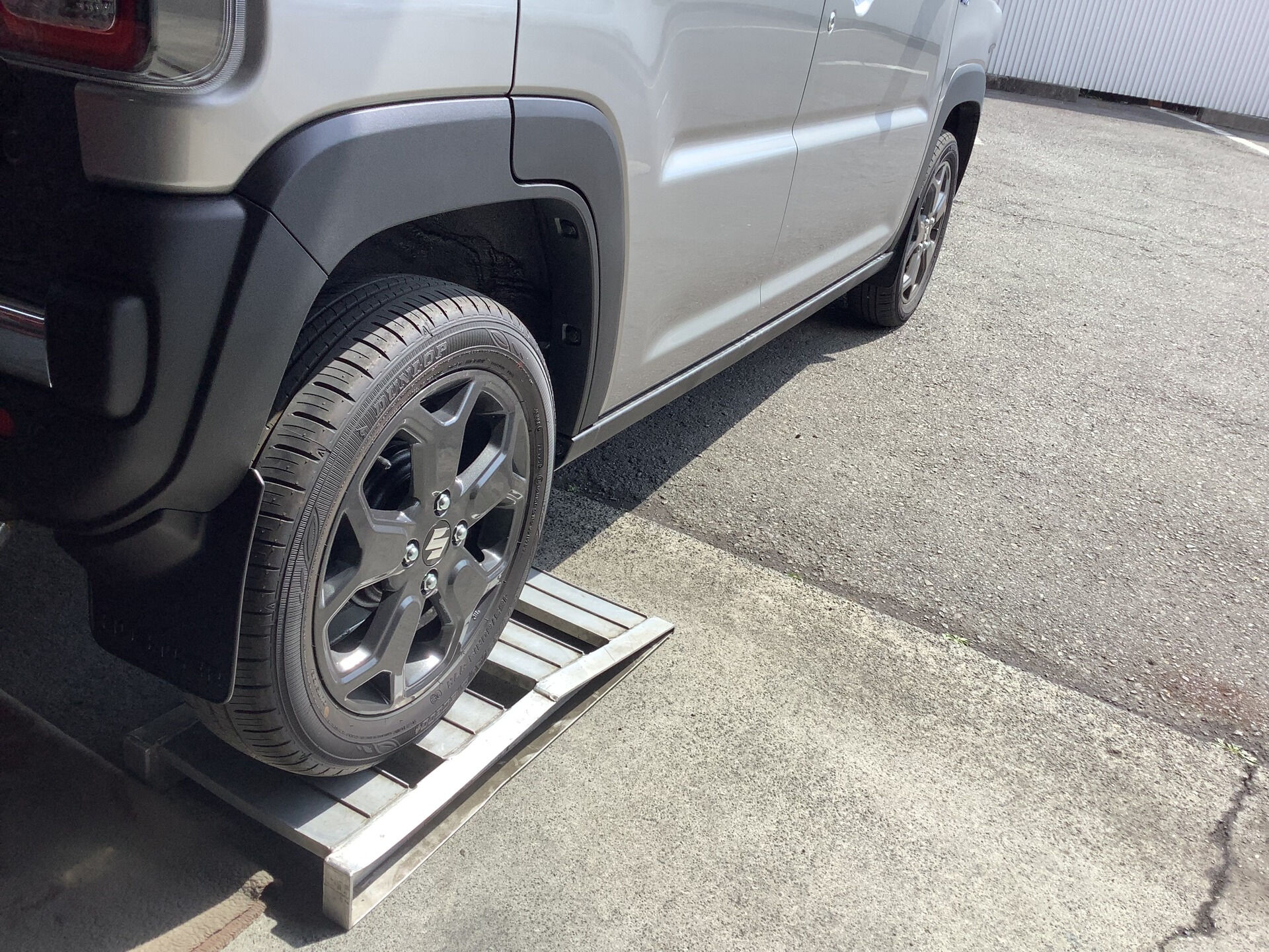 🚗✨ 今回は、お客様よりご依頼を受けたスズキ・ハスラーの純正